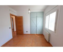 CASA INDEPENDIENTE CON PISCINA EN VENTA URB. CALAFELL PARK