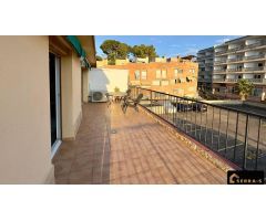 ÁTICO CON TERRAZA DE ENSUEÑO Y A SOLO 5 MINUTOS DEL MAR EN LLORET DE MAR!