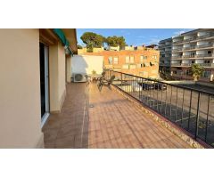 ÁTICO CON TERRAZA DE ENSUEÑO Y A SOLO 5 MINUTOS DEL MAR EN LLORET DE MAR!