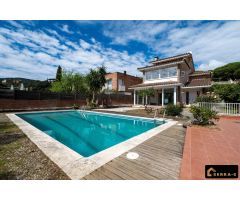 Les presentamos casa en Vilassar de Dalt con jardín, piscina, garaje y excelentes vistas al mar!