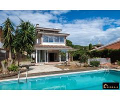 Les presentamos casa en Vilassar de Dalt con jardín, piscina, garaje y excelentes vistas al mar!