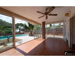 Les presentamos casa en Vilassar de Dalt con jardín, piscina, garaje y excelentes vistas al mar!