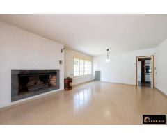 Les presentamos casa en Vilassar de Dalt con jardín, piscina, garaje y excelentes vistas al mar!