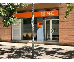 Se vende local comercial en pleno centro de Granollers, ideal para tienda u oficina.