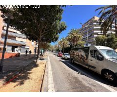 Se vende local comercial en pleno centro de Granollers, ideal para tienda u oficina.