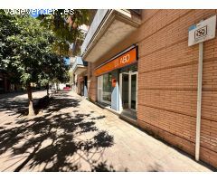 Se vende local comercial en pleno centro de Granollers, ideal para tienda u oficina.