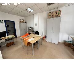 Se vende local comercial en pleno centro de Granollers, ideal para tienda u oficina.