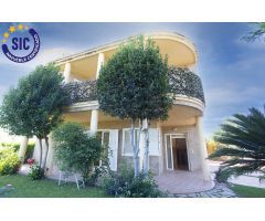 Chalet en Montereal independiente con piscina y jardín