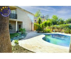 Chalet en Montereal independiente con piscina y jardín