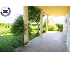 Chalet en Montereal independiente con piscina y jardín