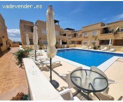 Apartamento en planta baja con terraza privada y piscina comunitaria en Palomares