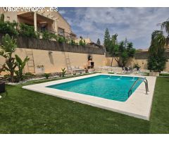 Chalet independiente con sótano multifuncional, piscina privada y vistas al campo