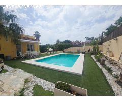 Chalet independiente con sótano multifuncional, piscina privada y vistas al campo