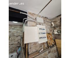 Oportunidad Única: Local Comercial de Esquina en Benidorm con Dos Espacios