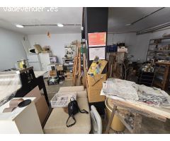 Oportunidad Única: Local Comercial de Esquina en Benidorm con Dos Espacios