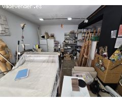Oportunidad Única: Local Comercial de Esquina en Benidorm con Dos Espacios