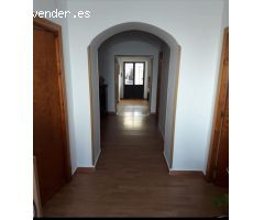 Magnifica vivienda con garajes, apartamento independiente y acceso a dos calles