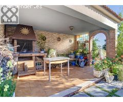 ENCANTADORA CASA CON JARDÍN Y PISCINA EN CAN MARTÍ PIERA