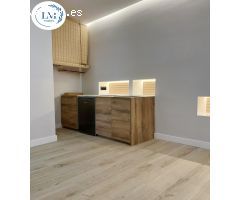 Local loft reformat al centre.