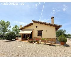 CHALET DE 3 DORMITORIOS Y PISCINA EN LA ZONA DEL CAMPILLO