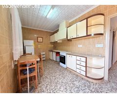 CASA DE 4 DORMITORIOS Y COCHERA EN PURIAS