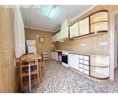 CASA DE 4 DORMITORIOS Y COCHERA EN PURIAS