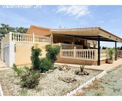 CHALET DE 4 DORMITORIOS EN EL CAMPILLO.