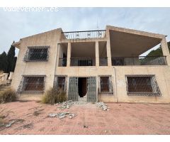 Chalet en Venta en Elche de la Sierra, Alicante