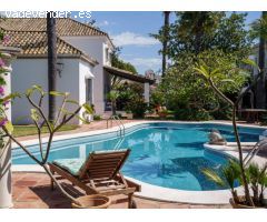 Villa de Lujo en Cortijo Blanco con piscina y jardn privados