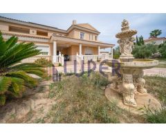 Luper ofrece en venta este magnifico chalet en San Vicente zona Girasoles.