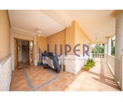 Luper ofrece en venta este magnifico chalet en San Vicente zona Girasoles.