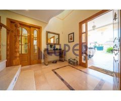 Luper ofrece en venta este magnifico chalet en San Vicente zona Girasoles.
