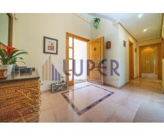 Luper ofrece en venta este magnifico chalet en San Vicente zona Girasoles.