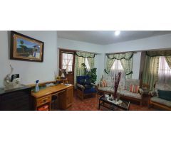 En Venta, casa en esquina a reformar en Icod de los VInos.