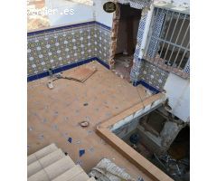 CASA EN LA CIRCUNVALACION