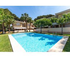 EXCLUSIVO BUNGALOW EN URBANIZACION LAS PALMERAS, JUNTO A LA SAGRADA FAMILIA