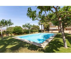 EXCLUSIVO BUNGALOW EN URBANIZACION LAS PALMERAS, JUNTO A LA SAGRADA FAMILIA