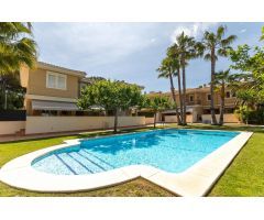 EXCLUSIVO BUNGALOW EN URBANIZACION LAS PALMERAS, JUNTO A LA SAGRADA FAMILIA