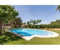 EXCLUSIVO BUNGALOW EN URBANIZACION LAS PALMERAS, JUNTO A LA SAGRADA FAMILIA
