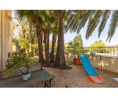 EXCLUSIVO BUNGALOW EN URBANIZACION LAS PALMERAS, JUNTO A LA SAGRADA FAMILIA