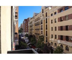 EXPECTACULAR PISO REFROMADO Y LUMINOSO EN PLENA C/LOMBIA