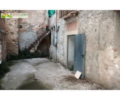 LOCAL COMERCIAL (DE UNOS 100 M2) CON JARDÍN (DE UNOS 40 M2) EN EL CENTRO DE VALLS.