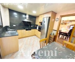Casa adosada en venta en Casc Antic
