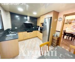 Casa adosada en venta en Casc Antic