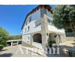 Casa perfecta para dos familias en Palau-solità i Plegamans 