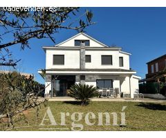 Chalet reformado en Palau-solità i Plegamans