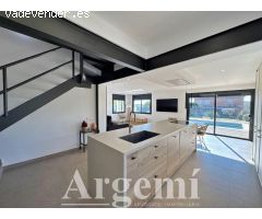 Chalet reformado en Palau-solità i Plegamans