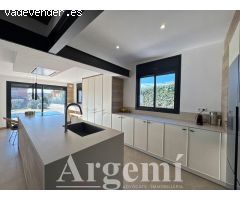 Chalet reformado en Palau-solità i Plegamans