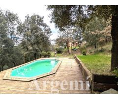 Exclusiva casa moderna en Sant Quirze Safaja - Diseño y naturaleza