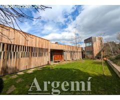 Exclusiva casa moderna en Sant Quirze Safaja - Diseño y naturaleza